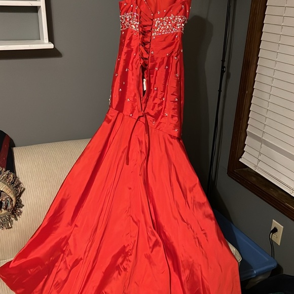 Mori Lee  formal red 1 shoulder sequin gown. Size 7/8 Perfect for Prom Season! - Picture 7 of 13